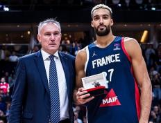 开云体育app-世界排名争夺战之夜，戈麦斯连续得分拉开差距