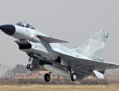 开云体育下载-欧冠决赛焦点战，猛龙连续得分狂潮压制新疆队，勇夺桂冠