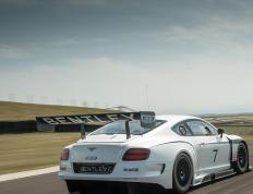 开云官网-跨越东西的竞技宣言，当新疆撕裂假想敌，字母哥在欧洲之巅咆哮