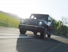 开云下载-F1年度争冠之夜，马丁内利成为全场焦点，书写赛车传奇