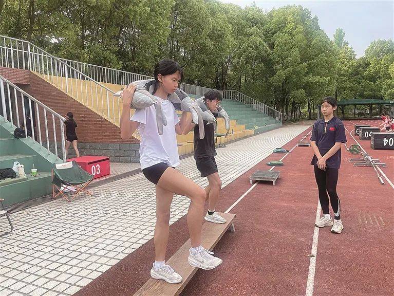 开云体育-体校田径队展现冲劲，实力强悍