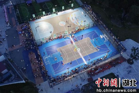 开云体育入口-篮球竞技活动人气攀升，球场以外精彩纷呈
