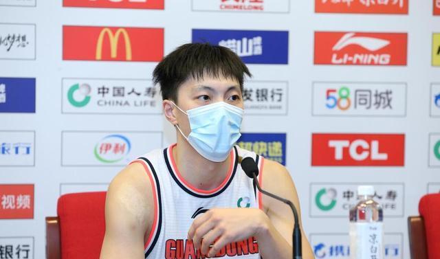 开云官网-广东男篮对阵浙江队，比赛现场气氛火爆