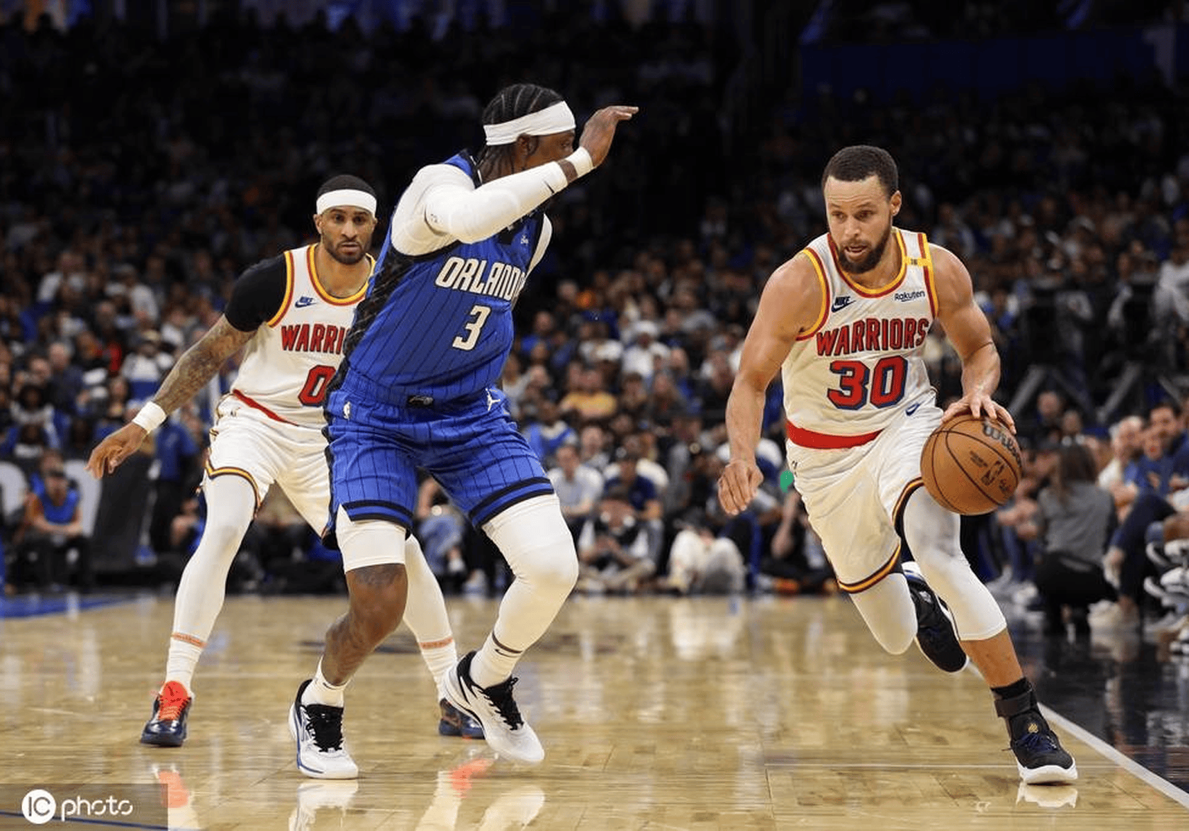 开云体育APP下载-勇士主场逆转湖人夺胜，库里狂砍35分