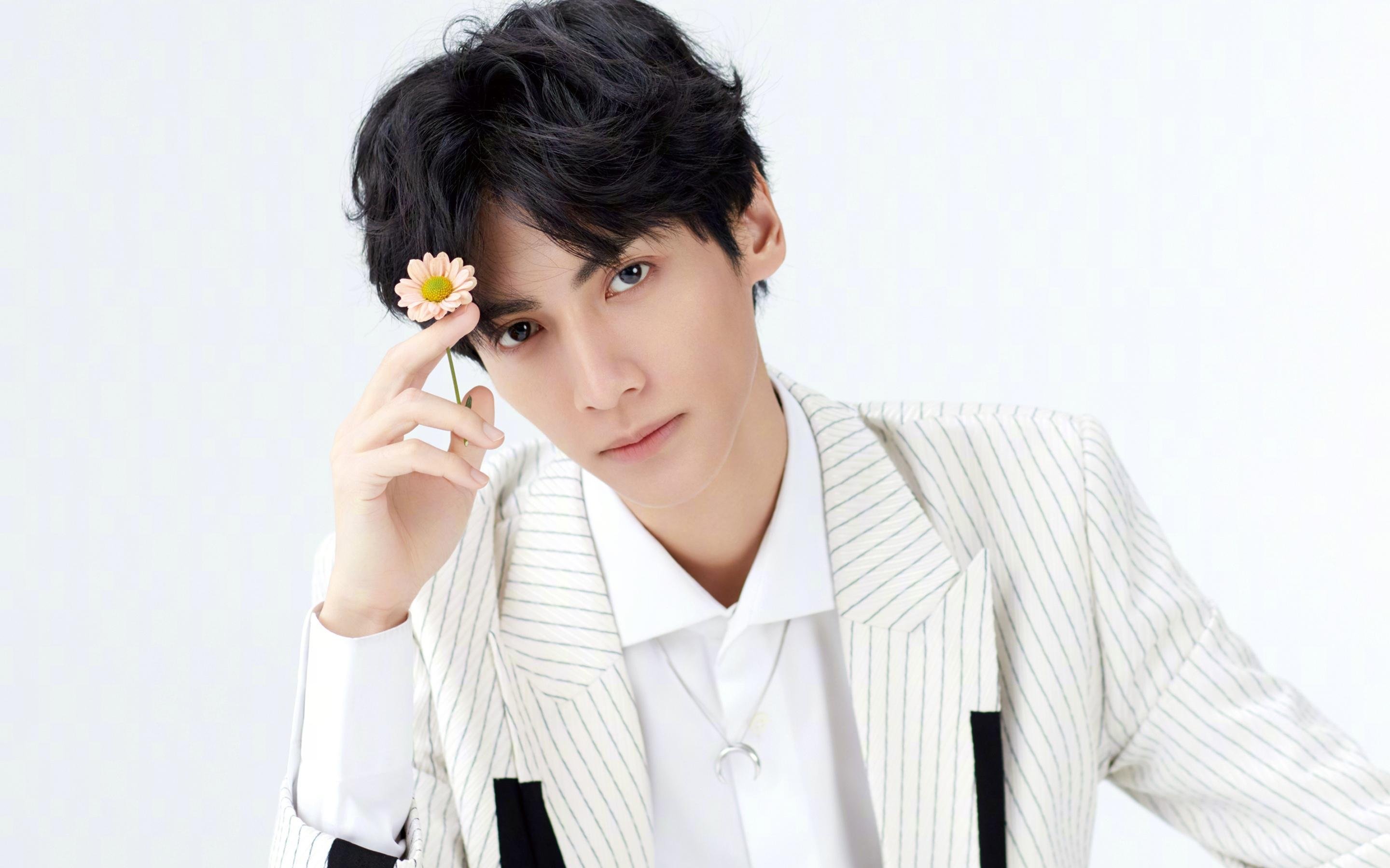 开云体育下载-莱万帽子戏法点燃友谊赛，厄瓜多尔与爱尔兰的焦点对决