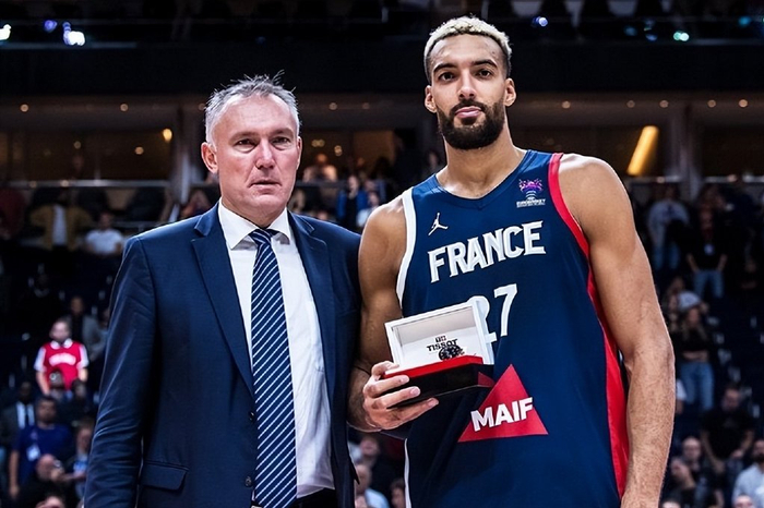 开云体育app-世界排名争夺战之夜，戈麦斯连续得分拉开差距