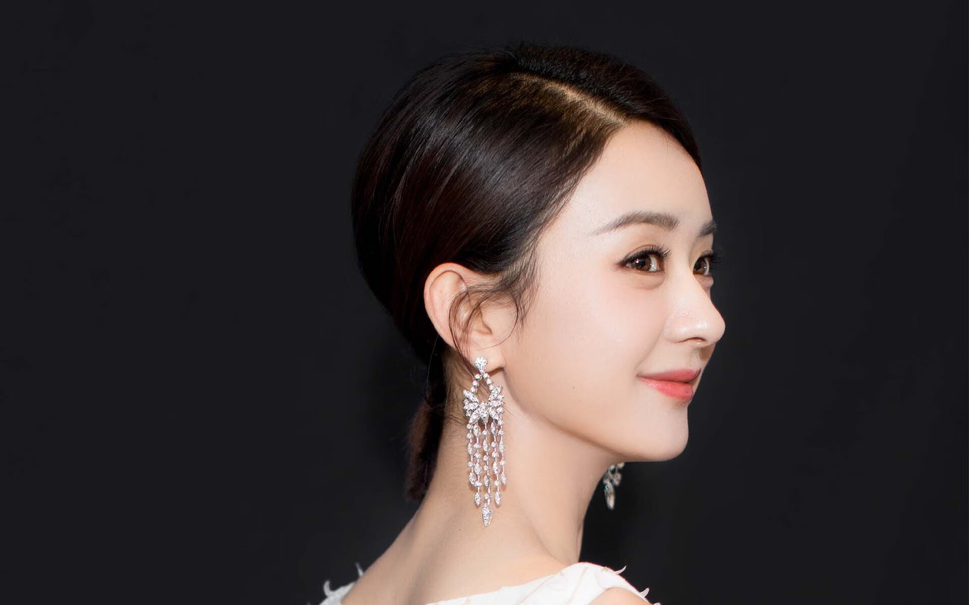 开云体育APP下载-冷门风暴,比利时如何用冲垮战术撕碎勒沃库森的不败金身