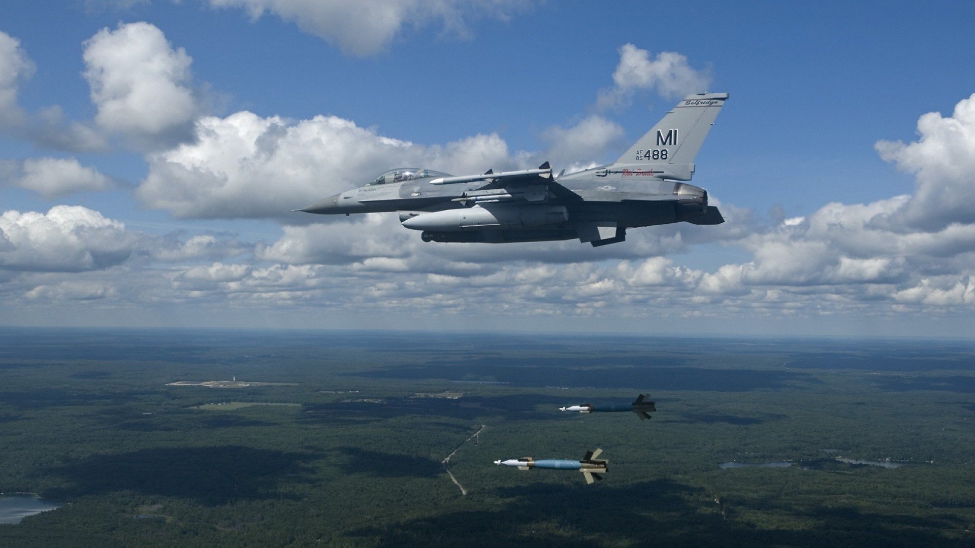 开云体育下载-篮球明星跨界发光，德甲争冠夜的克莱·汤普森时刻